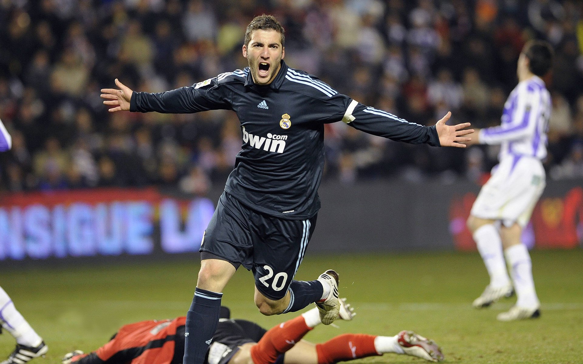 -世界冠军之争！美国女足挑战德国，大战在即，美国女足输